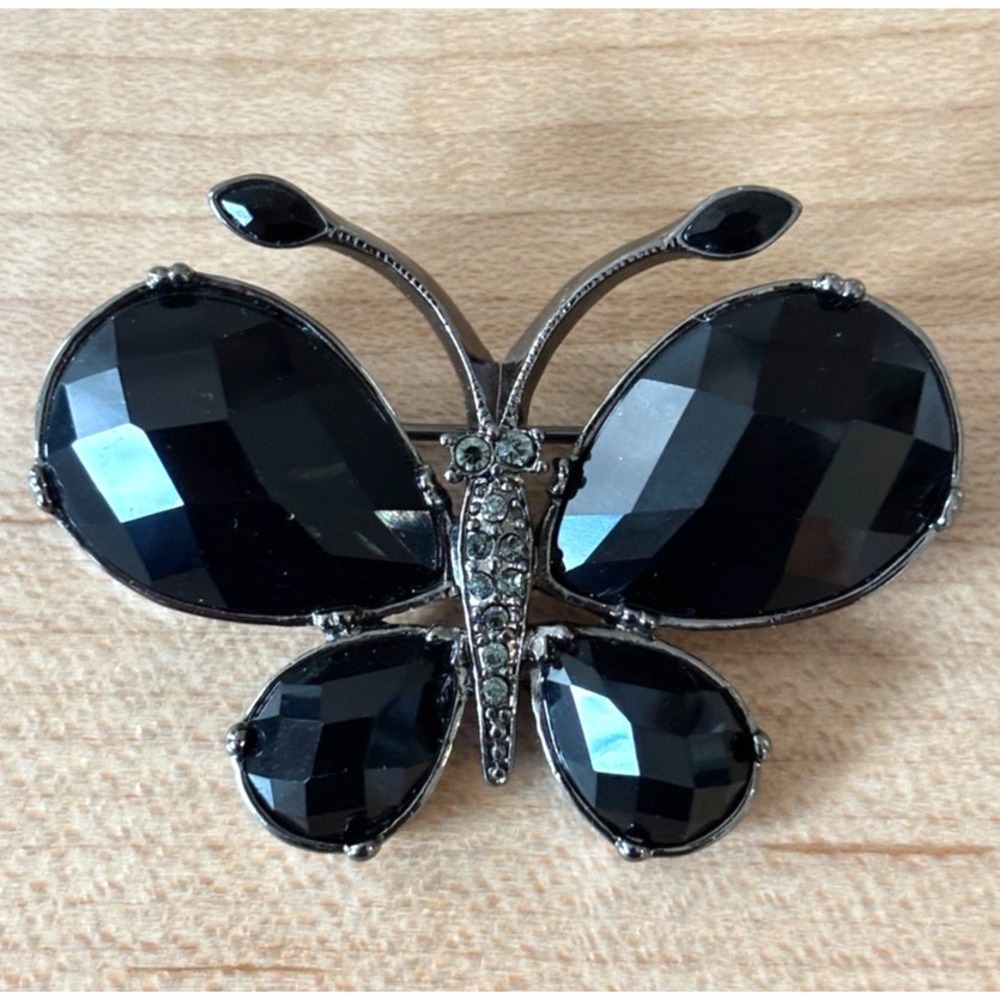 Liz Claiborne Black Faceted Butterfly Brooch Pin Gunmetal Tone Rhinestone NEW